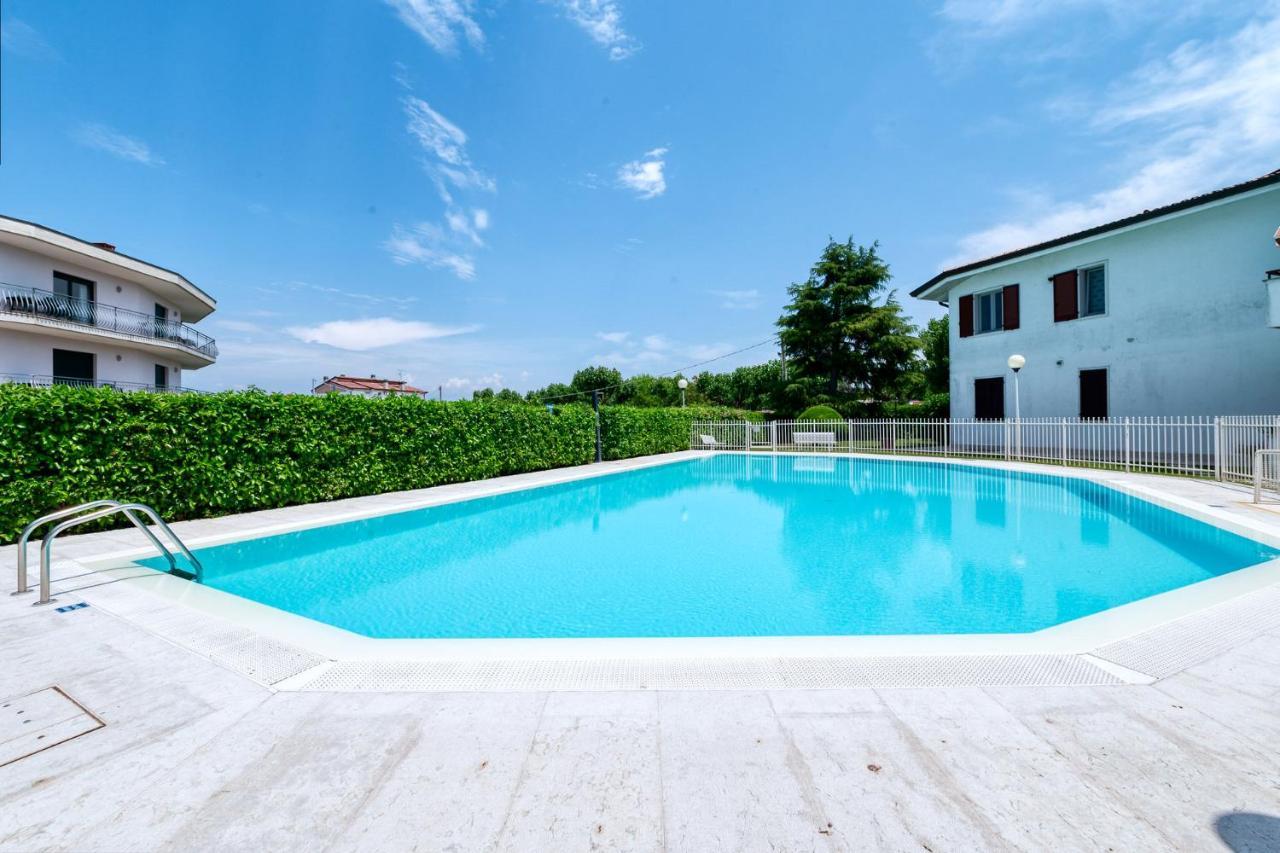 Wolf House - Peschiera Holiday - Jacuzzi Privata Peschiera del Garda Ngoại thất bức ảnh