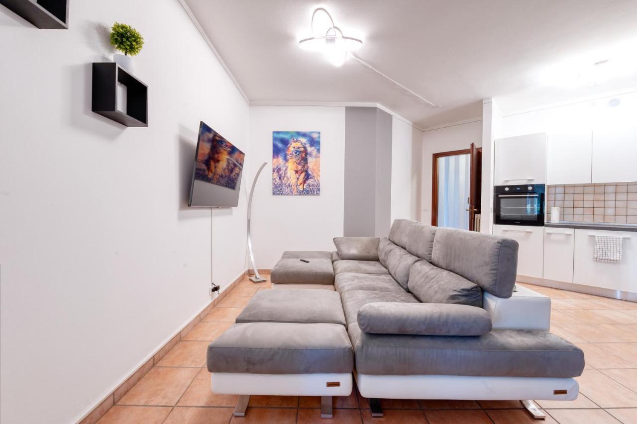 Wolf House - Peschiera Holiday - Jacuzzi Privata Peschiera del Garda Ngoại thất bức ảnh