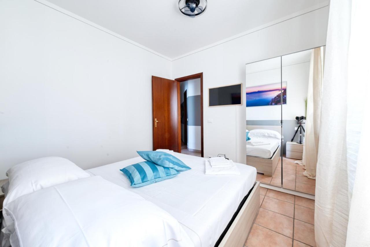 Wolf House - Peschiera Holiday - Jacuzzi Privata Peschiera del Garda Ngoại thất bức ảnh