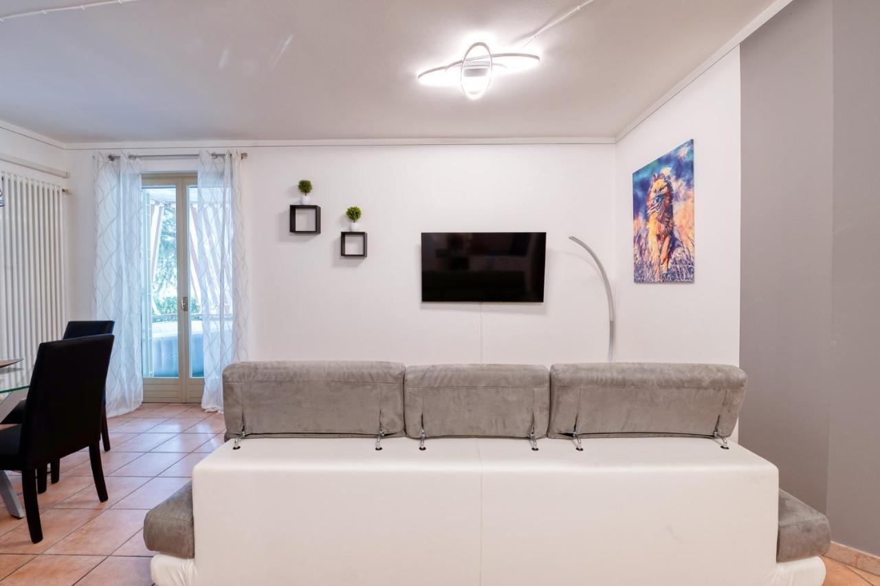 Wolf House - Peschiera Holiday - Jacuzzi Privata Peschiera del Garda Ngoại thất bức ảnh