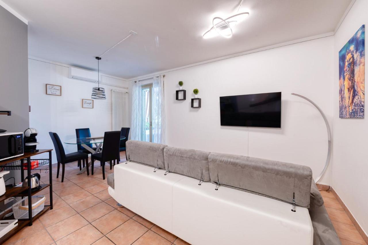 Wolf House - Peschiera Holiday - Jacuzzi Privata Peschiera del Garda Ngoại thất bức ảnh